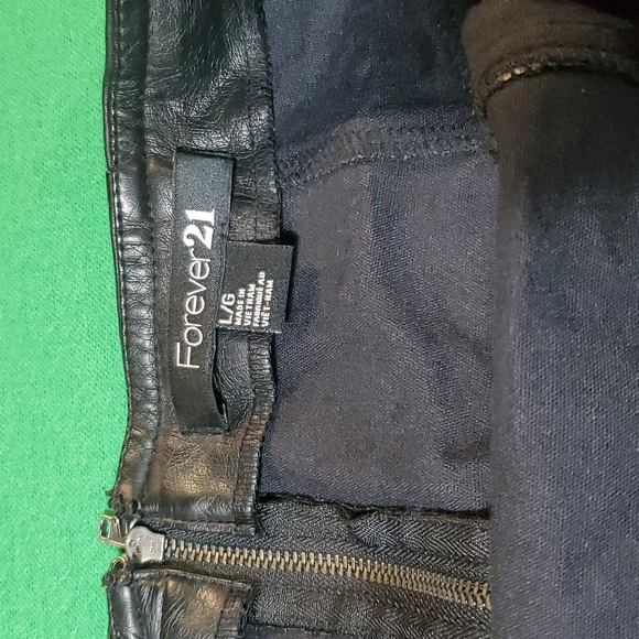 Forever 21 pleather black size large skirt - Picture 4 of 8